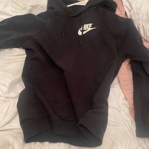 BLACK NIKE HOODIE